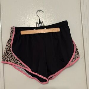 Simply Southern NWT women’s Shorts size large in excellent condition